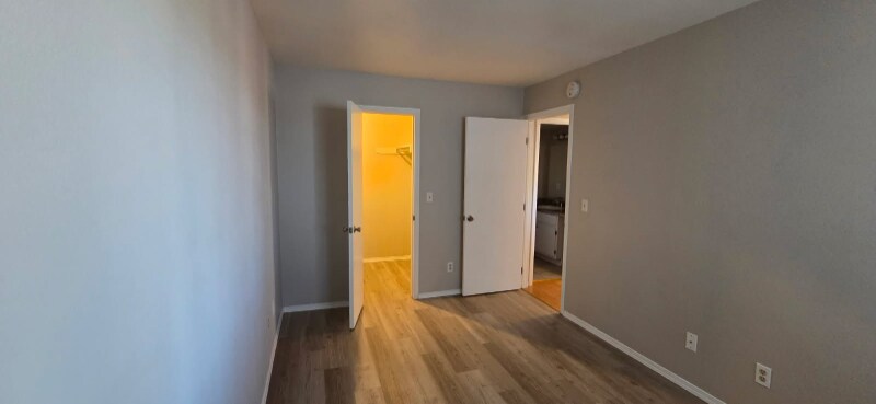 Building Photo - 17000 E Ford Dr