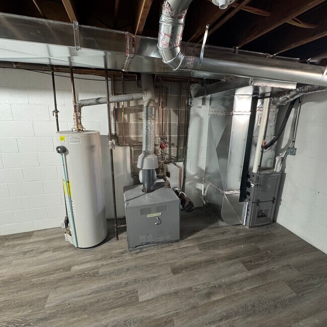 Building Photo - Spacious 3-Bedroom Home on Half-Acre Lot in Top-Rated Pleasant Valley School District!