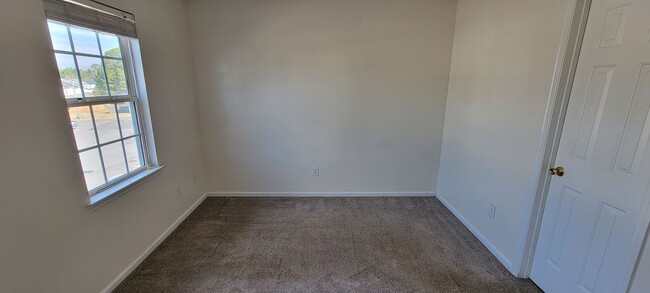 Building Photo - 106 Pinegrove Ct