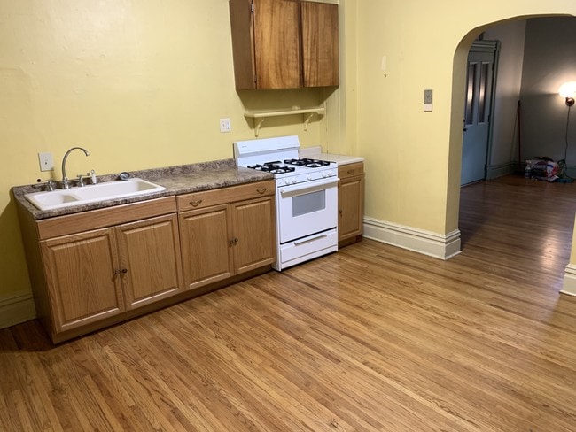 Building Photo - 719 Savannah Ave