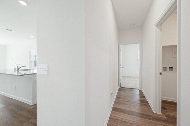 Building Photo - 6310 Highland Bnd Dr