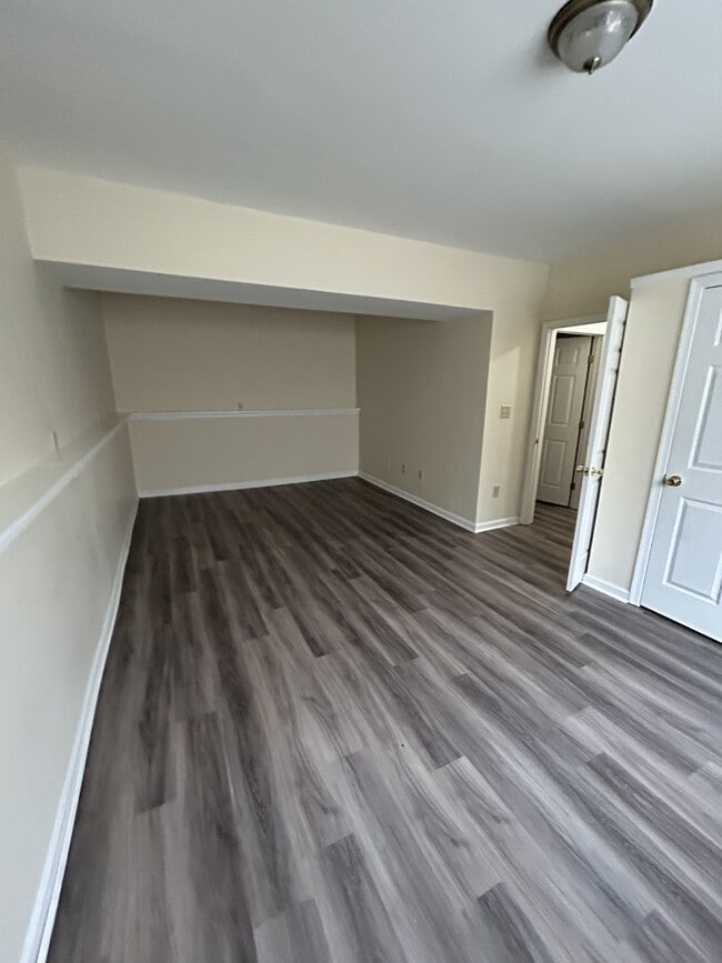 Building Photo - 402 Bumble Bee Ln