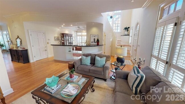 Building Photo - 1141 Dilworth Crescent Row