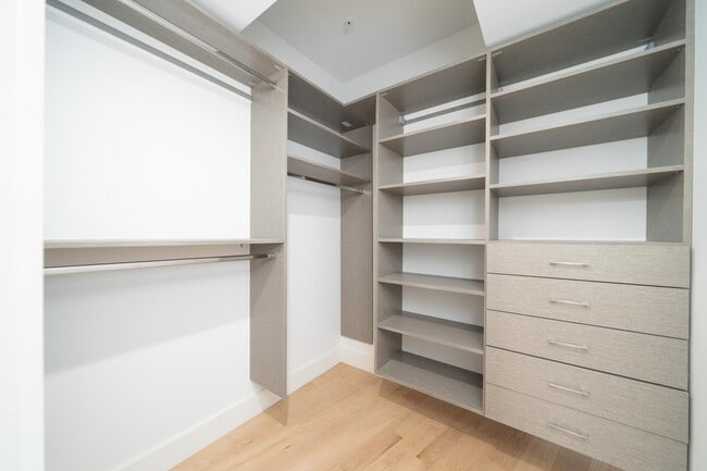 Building Photo - 10 Brinkerhoff St