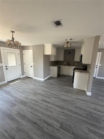 Building Photo - 6801 Lakeview Dr