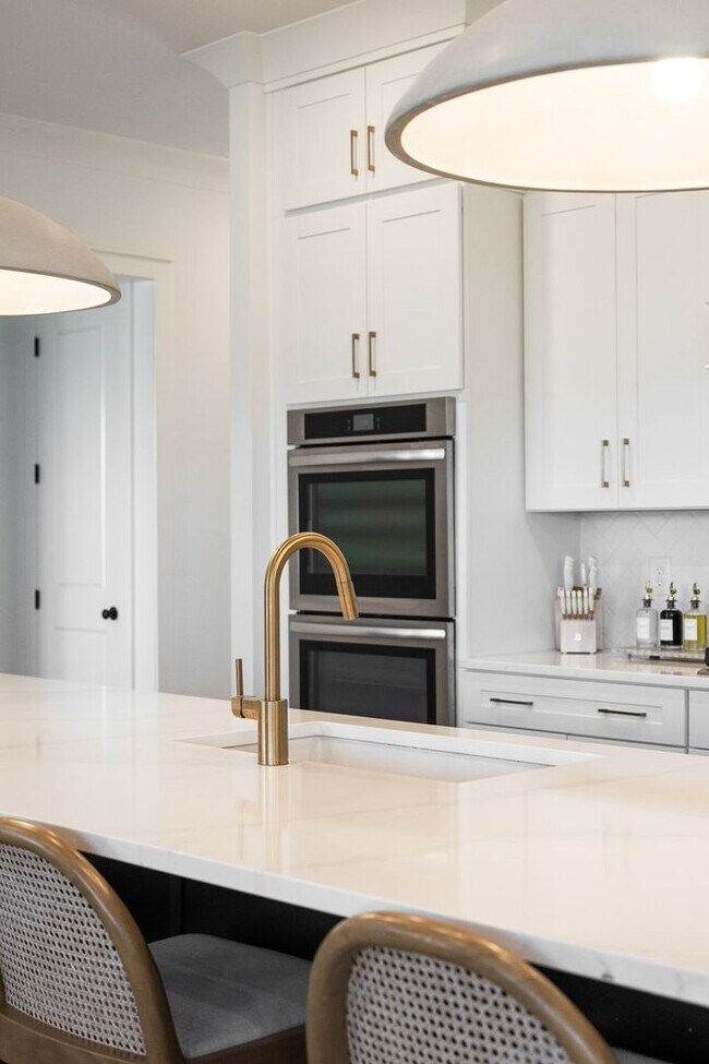 Building Photo - Now available in the highly desirable Lockwood Glen community in Franklin