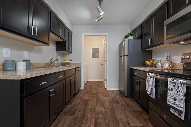 Building Photo - Beacon Lake Apartments
