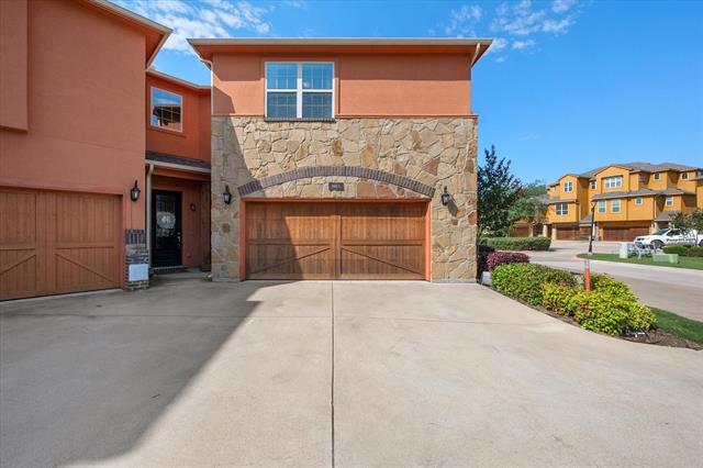 Building Photo - 2685 Venice Dr