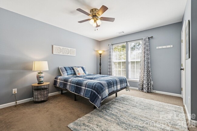 Building Photo - 6037 Queens Walk Ct