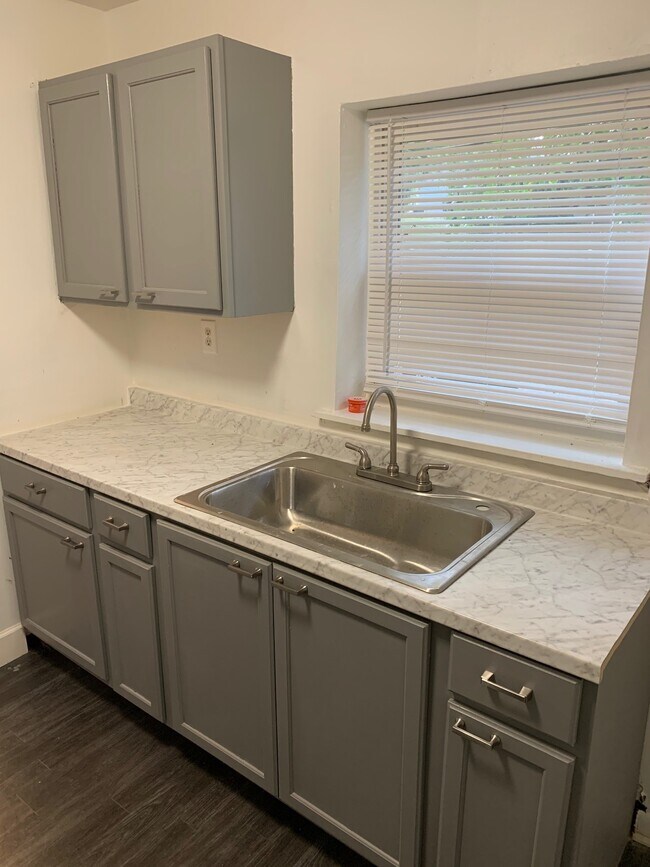 Building Photo - 2744 Miles Cir