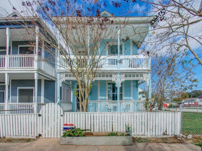 Primary Photo - 3304 Avenue Q