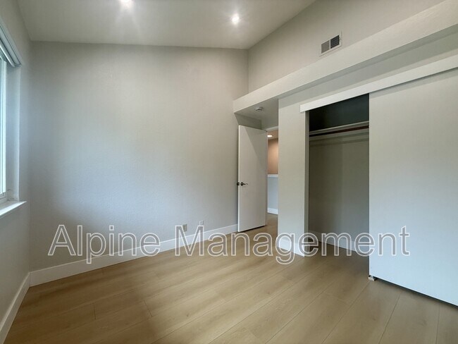 Building Photo - 560 Palo Alto Pl
