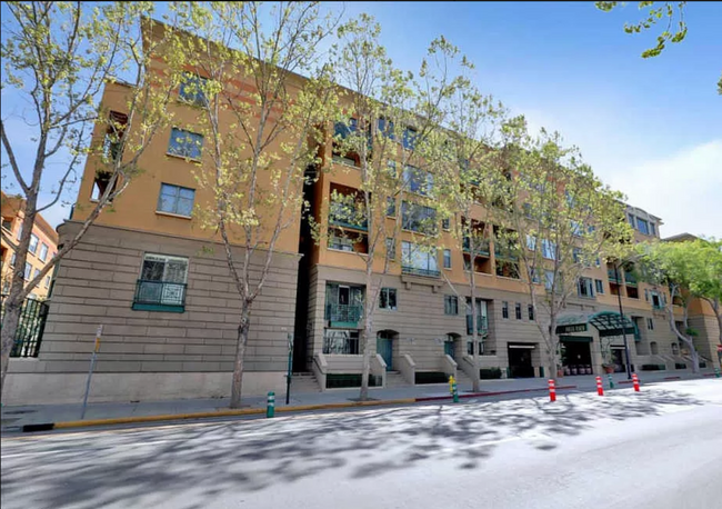 Building Photo - 144 S 3rd St
