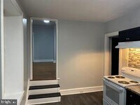 Building Photo - 329 E Walnut Ln