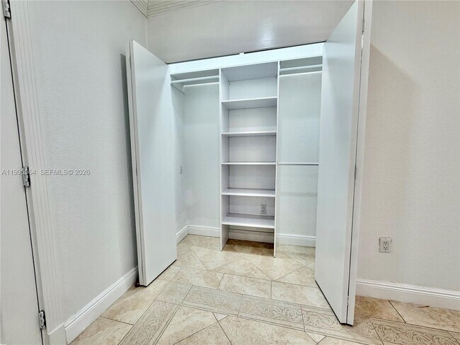 Building Photo - 5023 NW 94th Doral Pl