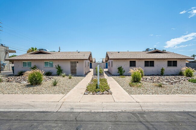 Building Photo - Fully remodeled Casita style apartment hom...