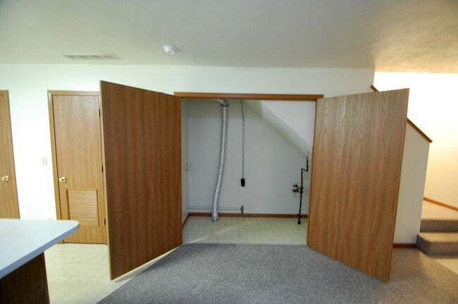 Building Photo - 121 Watertower Ct