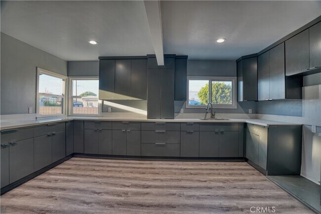 Building Photo - 127 S Townsend Ave