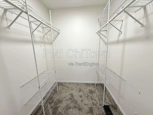 Building Photo - 440 Lear Ct