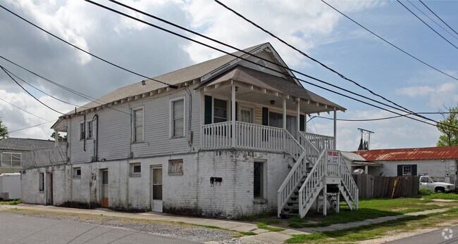 Primary Photo - 501 Laroussini St