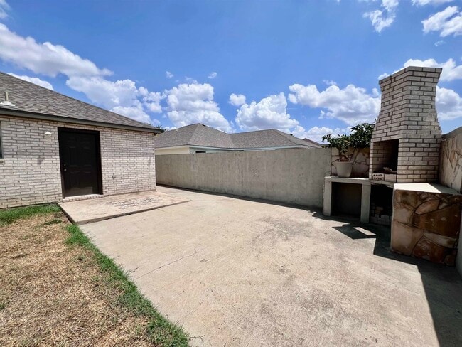 Building Photo - 11110 Revilla Dr