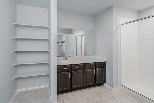 Building Photo - 811 Emerald Dr