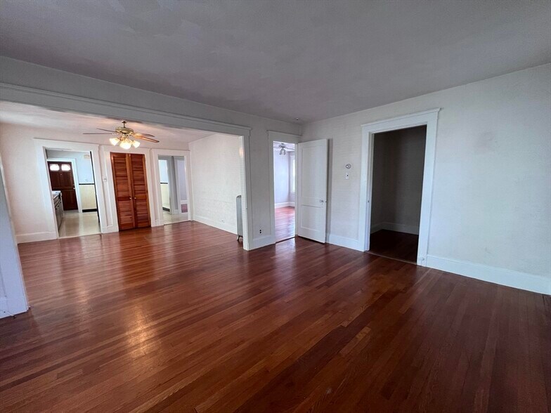 Building Photo - 216 Forest St
