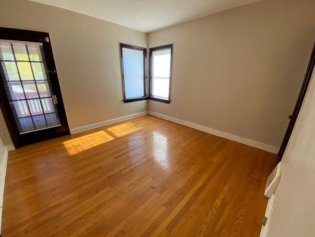 Building Photo - South City Charmer!