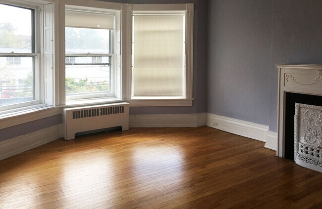 Bedroom ~16'x15' - 275 S River St