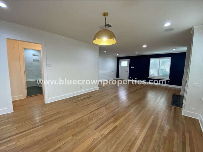 Building Photo - 1223 E Waco Ave