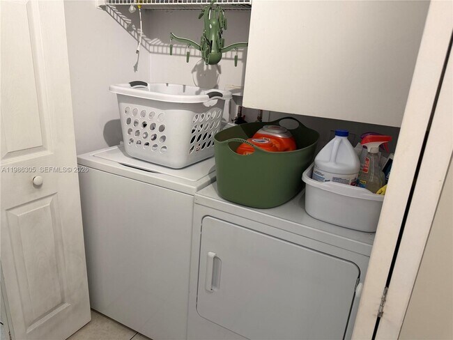 Building Photo - 882 NW 92nd Ave