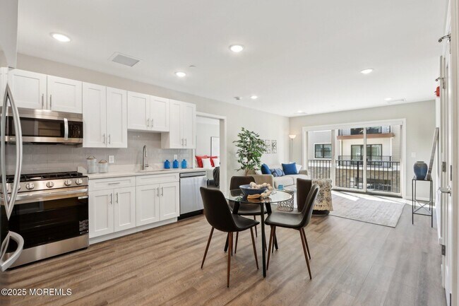 Building Photo - 272 Willow Ave