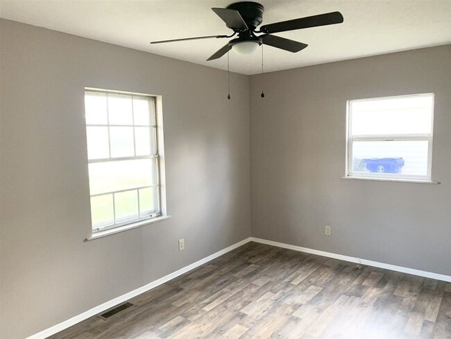 Building Photo - 3 bedroom 1 bath