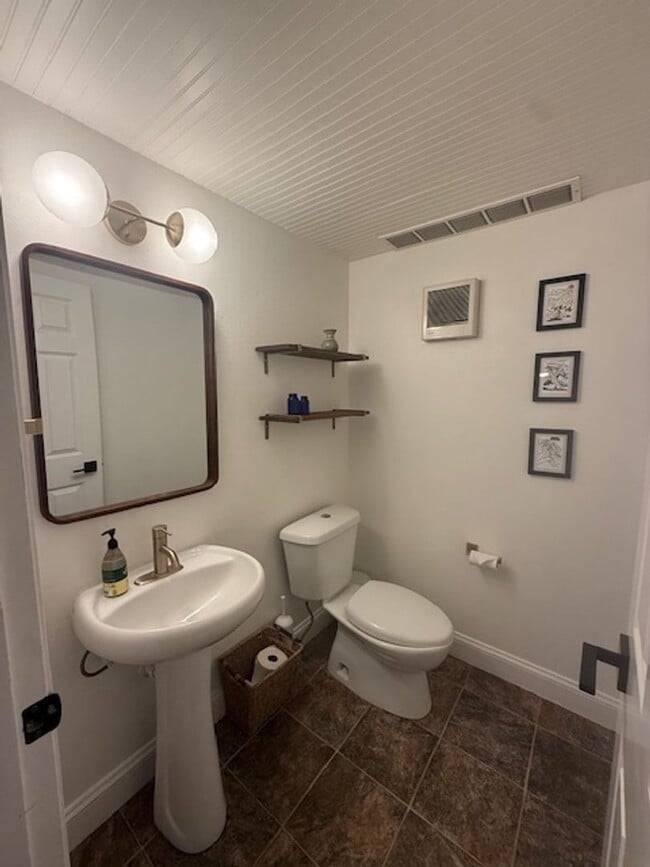 Building Photo - Josephine crossing 4 bedroom cottage