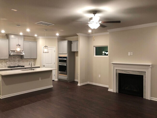 Building Photo - Modern 5 Bed | 3 Bath House in Cary