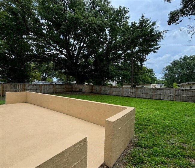 Building Photo - 8 E Cypress St