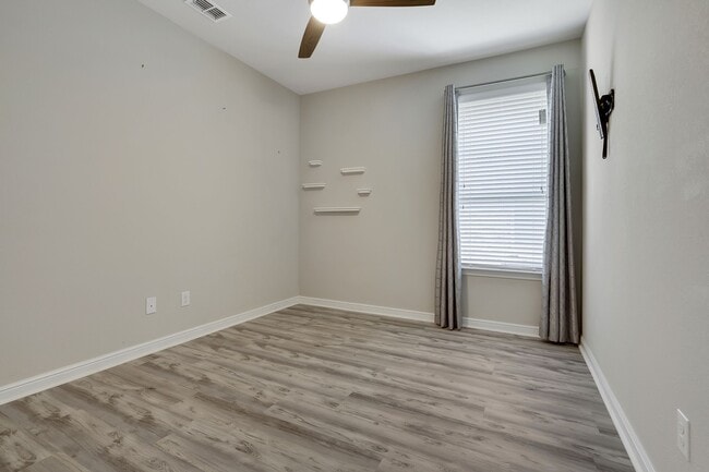 Building Photo - 1513 Canary Ln