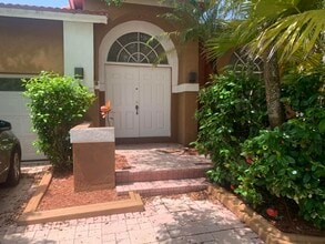 Building Photo - 11585 N Quayside Dr
