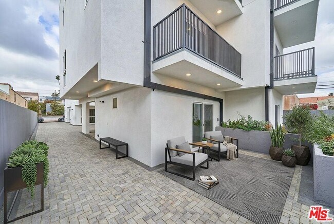 Building Photo - 1108 Queen Anne Pl