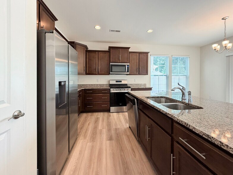 Building Photo - 563 Whitley Ridge Dr