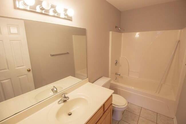 Building Photo - 1910 Harmony St