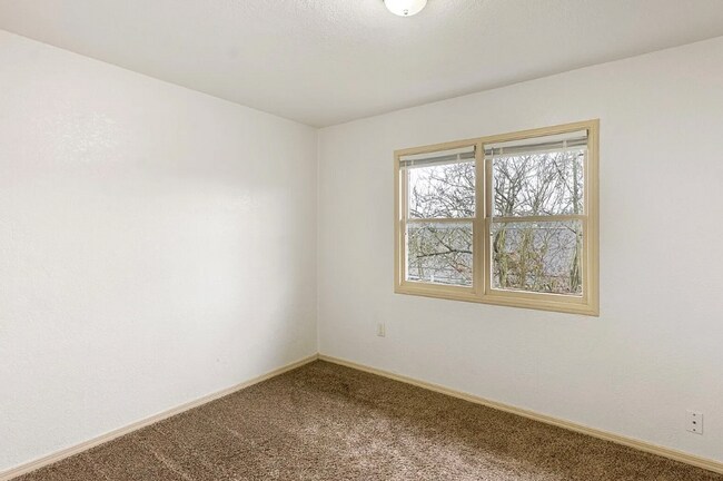 Building Photo - Sheridan duplex bremerton