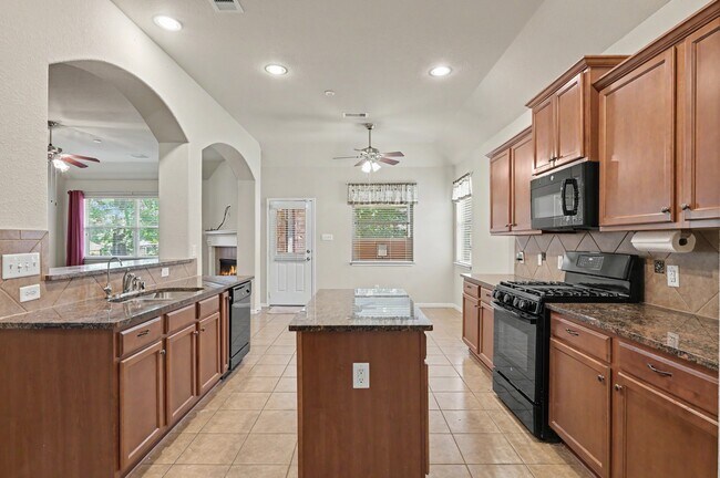 Building Photo - 1912 Hill Manor Dr