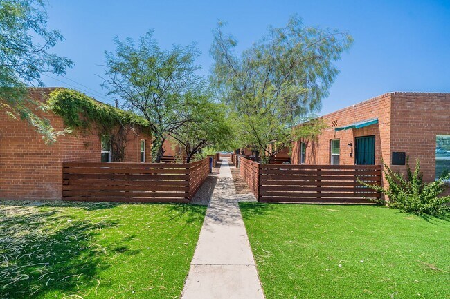 Building Photo - 305-315 N Highland Ave