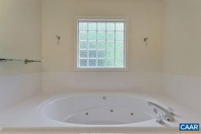Building Photo - 991 Carodon Dr