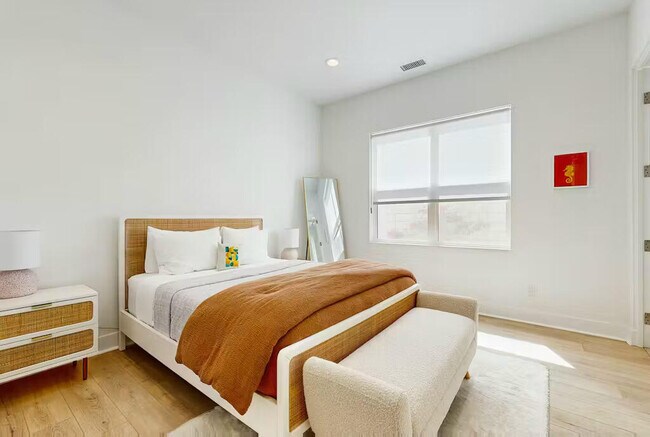 Building Photo - 3534 Ambassador Dr