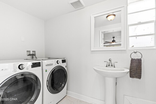 Building Photo - 1914 Clay Ave