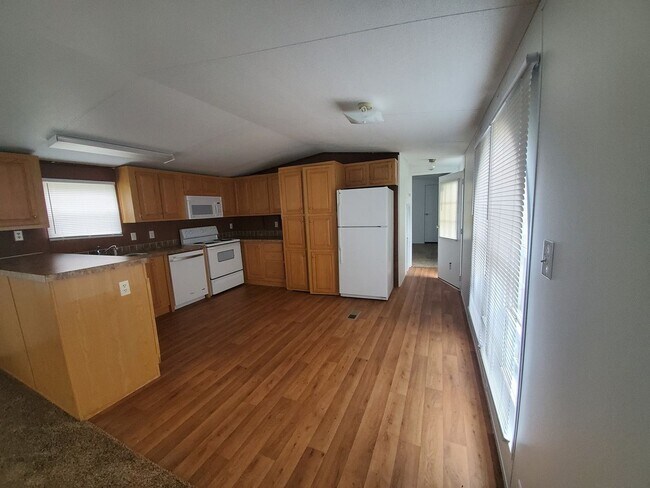 Building Photo - Ready to Move in