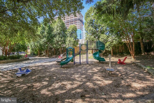 Building Photo - 7818 Tilbury St