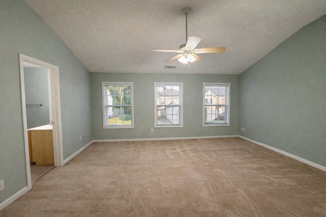 Building Photo - Charming 3bed Cumming Townhome with Walking Trail